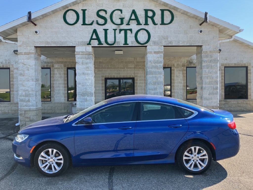 2015 Chrysler 200 Image 9