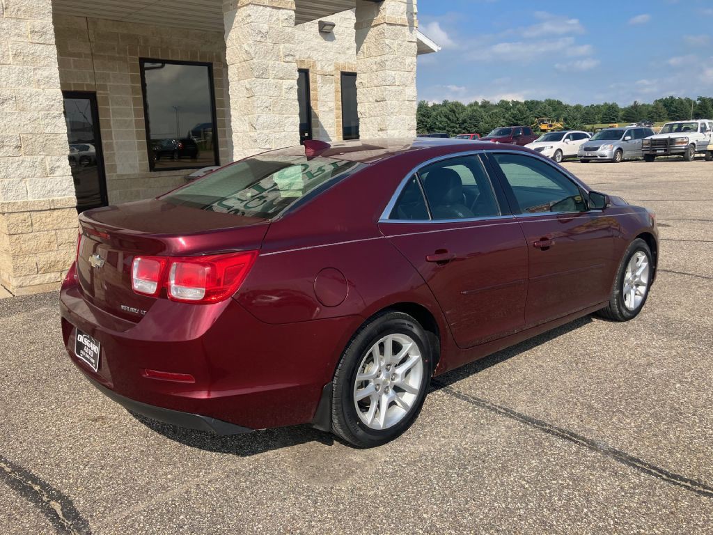 2016 Chevrolet Malibu Image 2