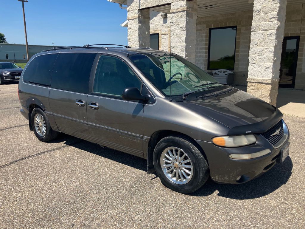 1999 Chrysler Town & Country Image 1