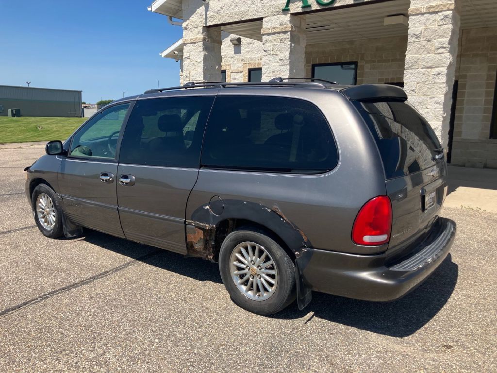 1999 Chrysler Town & Country Image 4