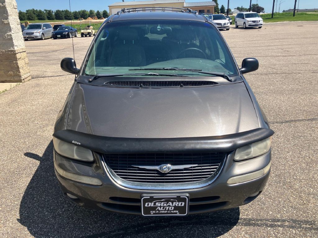 1999 Chrysler Town & Country Image 5