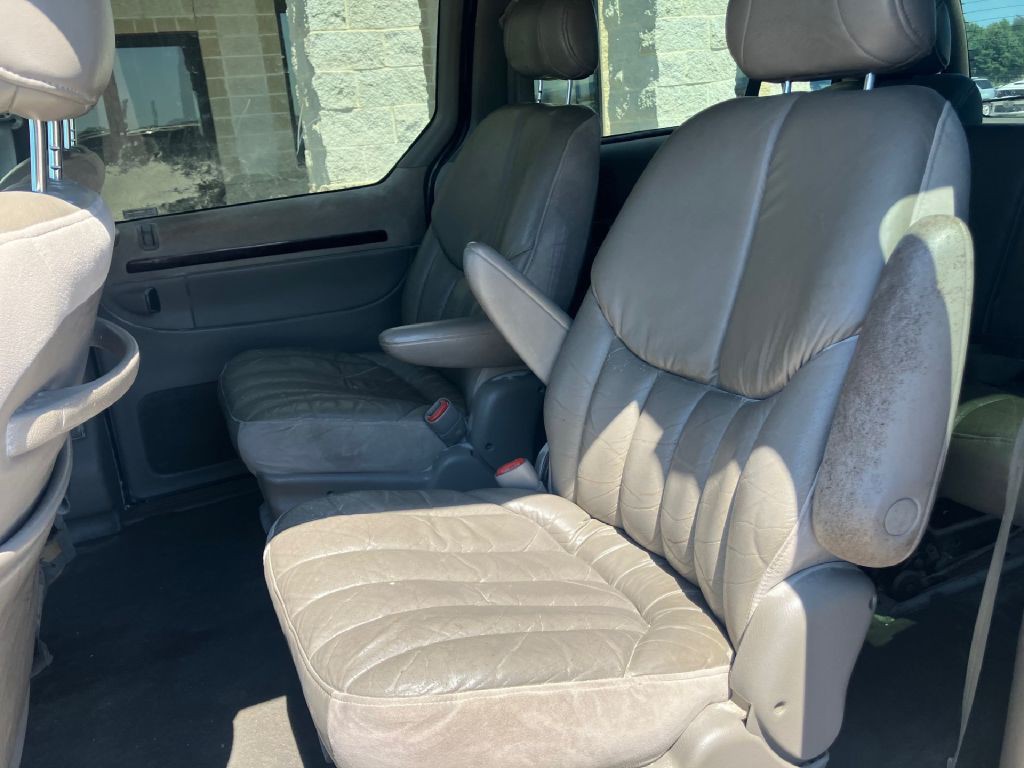 1999 Chrysler Town & Country Image 8