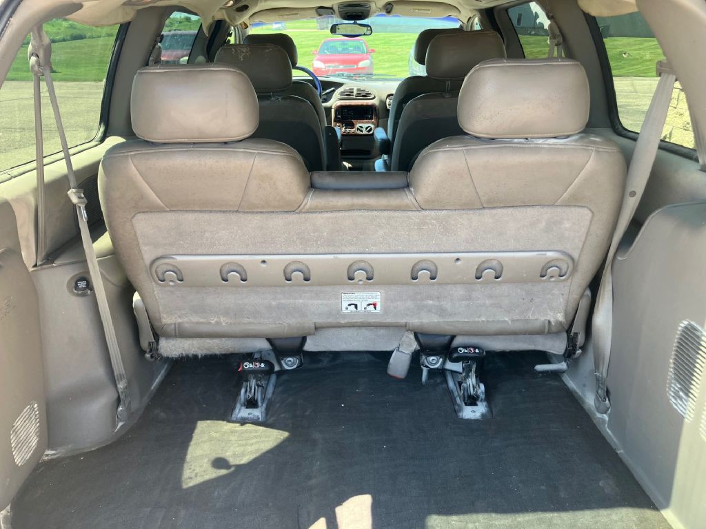 1999 Chrysler Town & Country Image 9