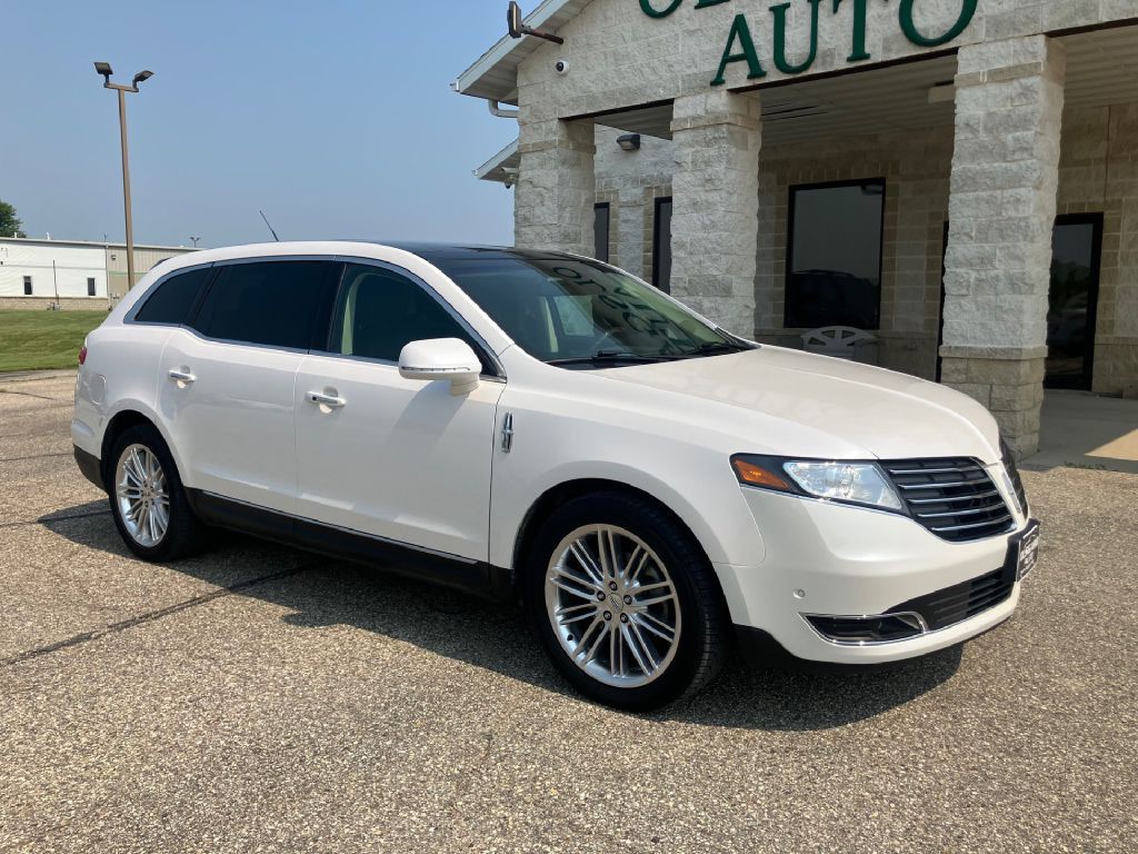 2019 Lincoln MKT Image 1