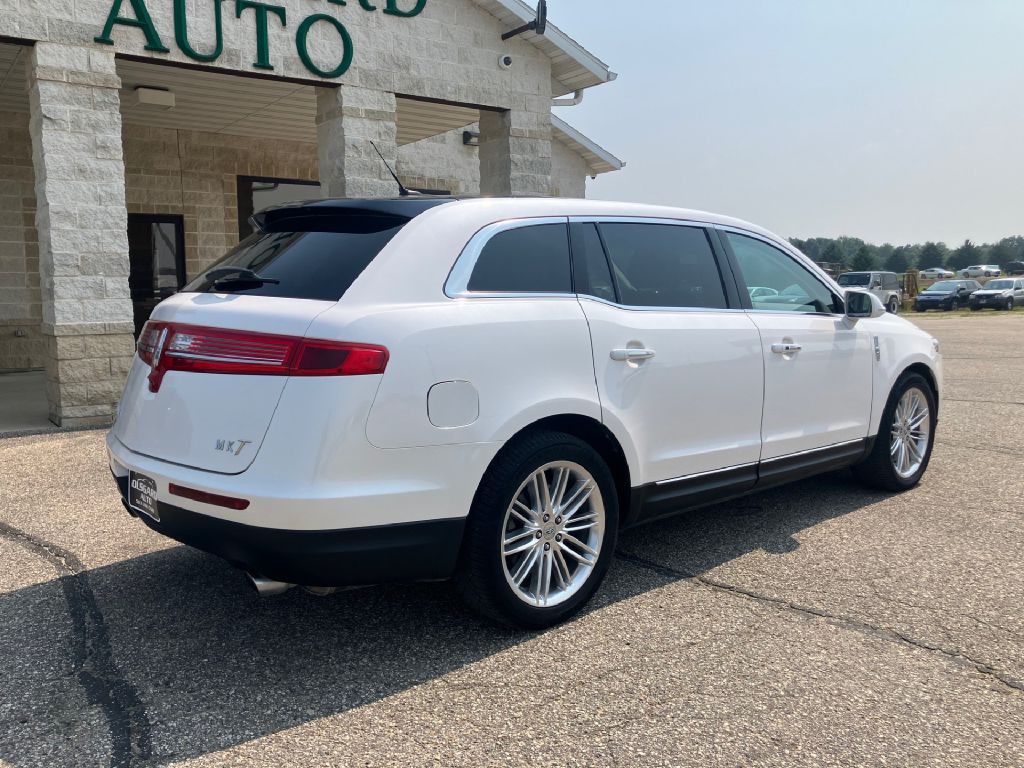 2019 Lincoln MKT Image 2