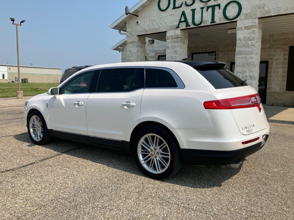 2019 Lincoln MKT Image 4