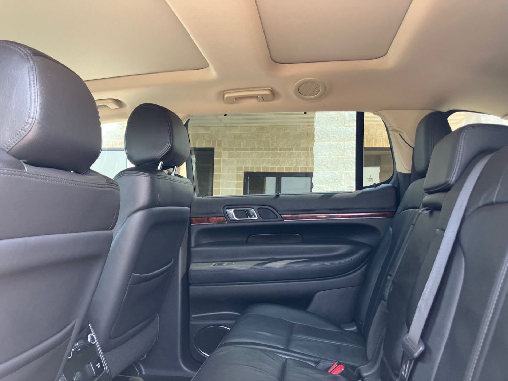 2019 Lincoln MKT Image 9