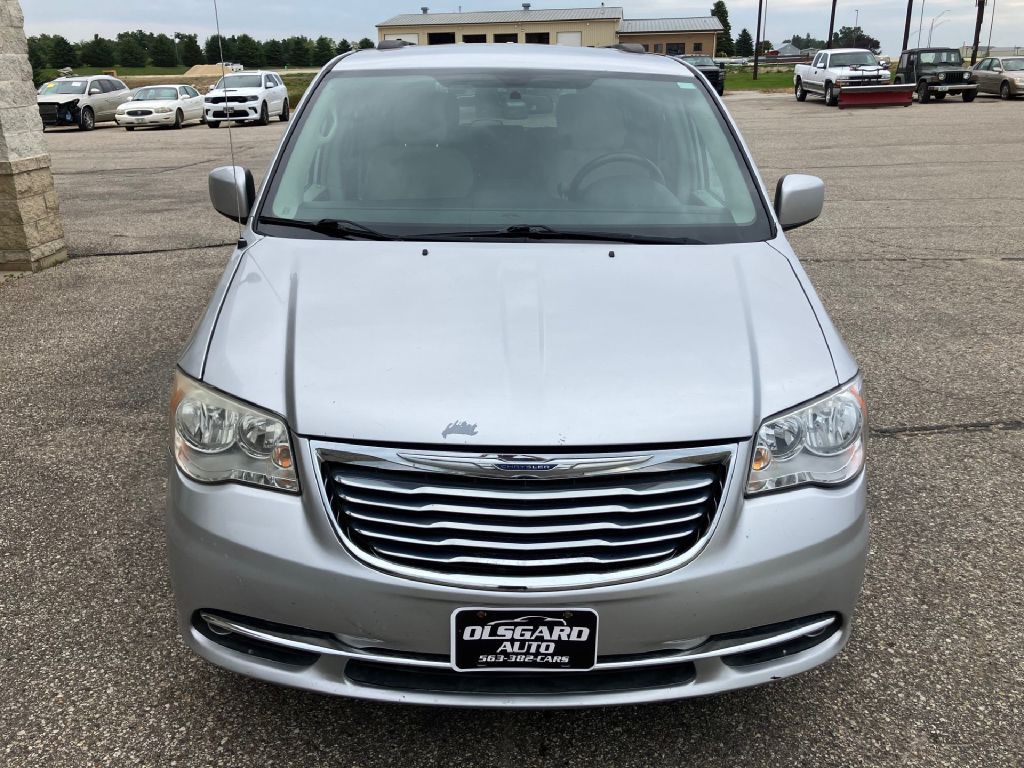 2011 Chrysler Town & Country Image 5