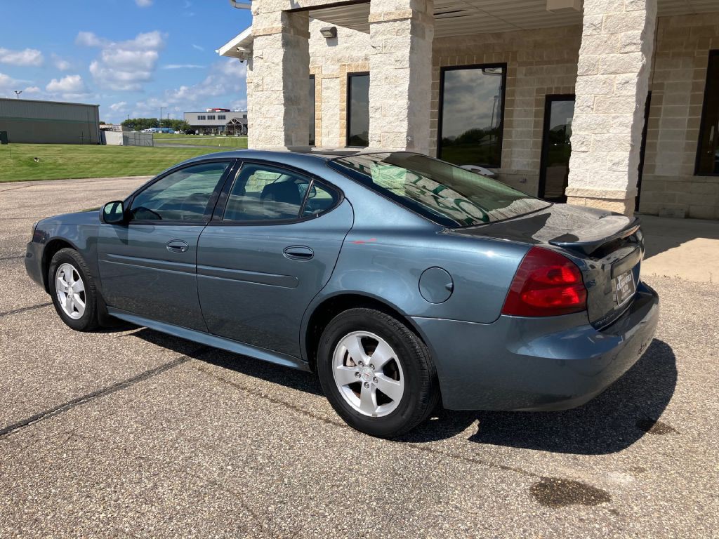 2006 Pontiac Grand Prix Image 4