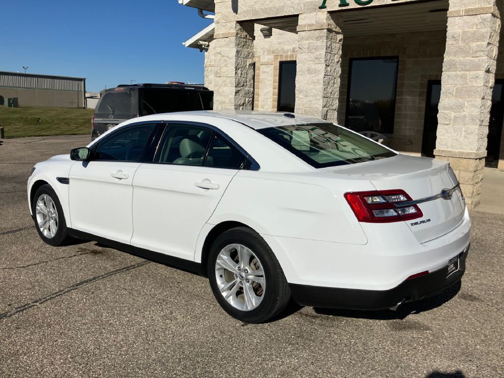 2015 Ford Taurus Image 4