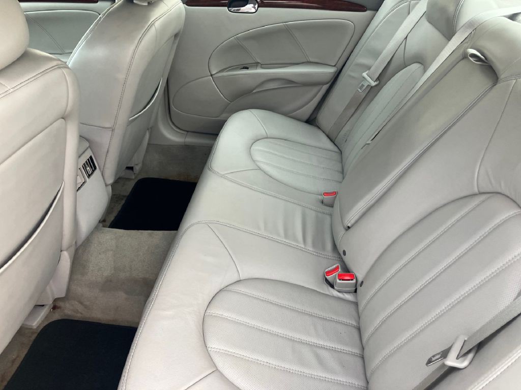 2009 Buick Lucerne Image 8