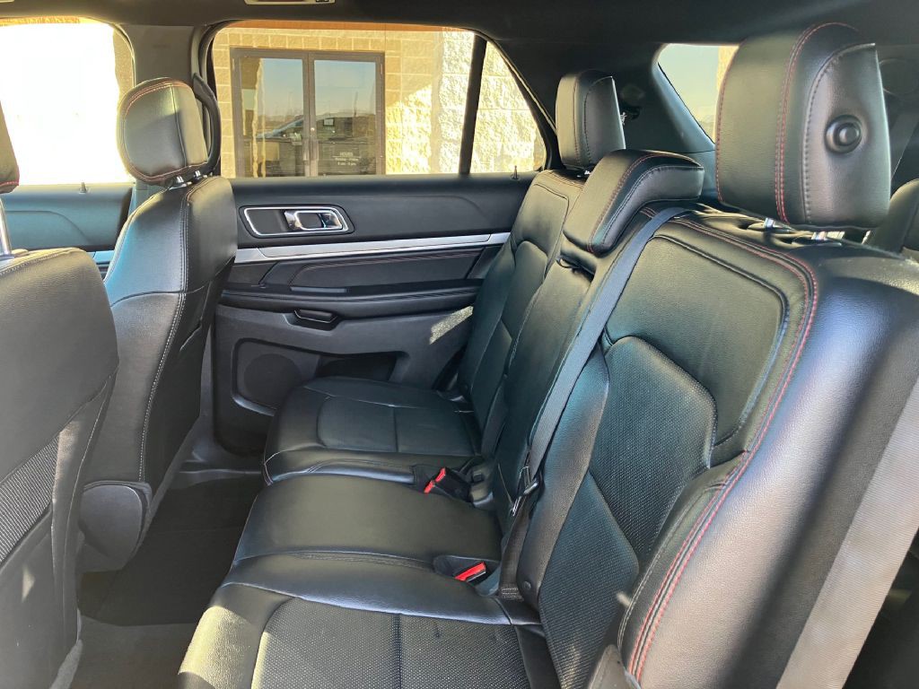 2017 Ford Explorer Image 9