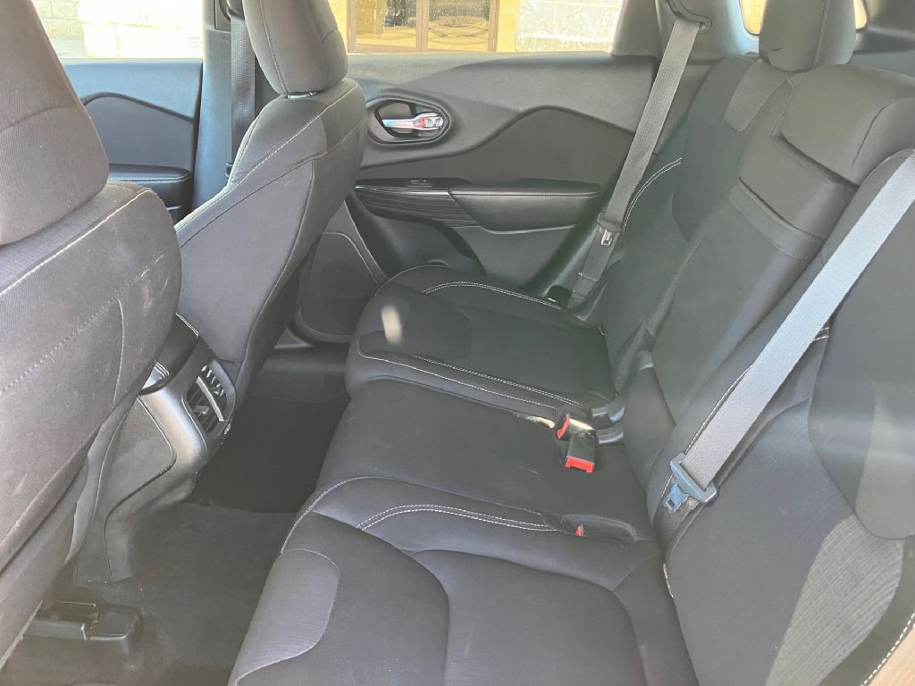 2015 Jeep Cherokee Image 9