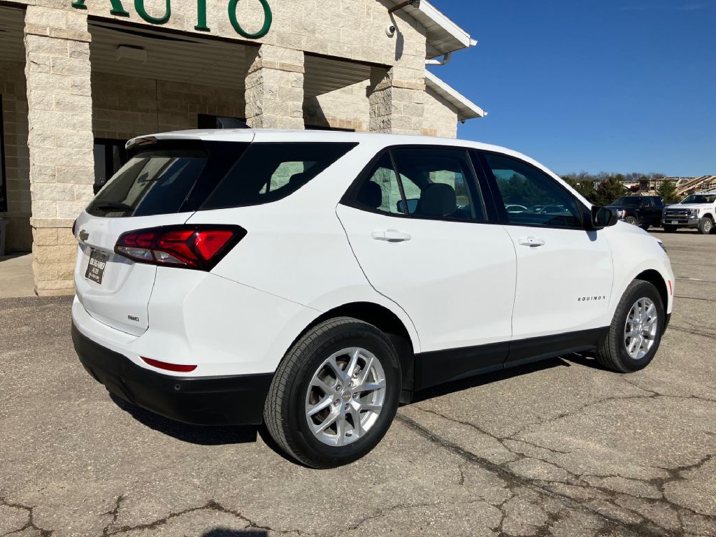 2022 Chevrolet Equinox Image 2