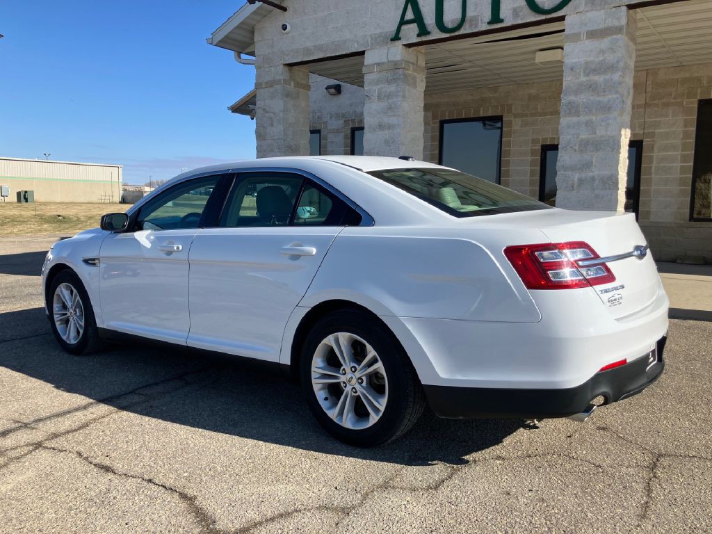 2015 Ford Taurus Image 4