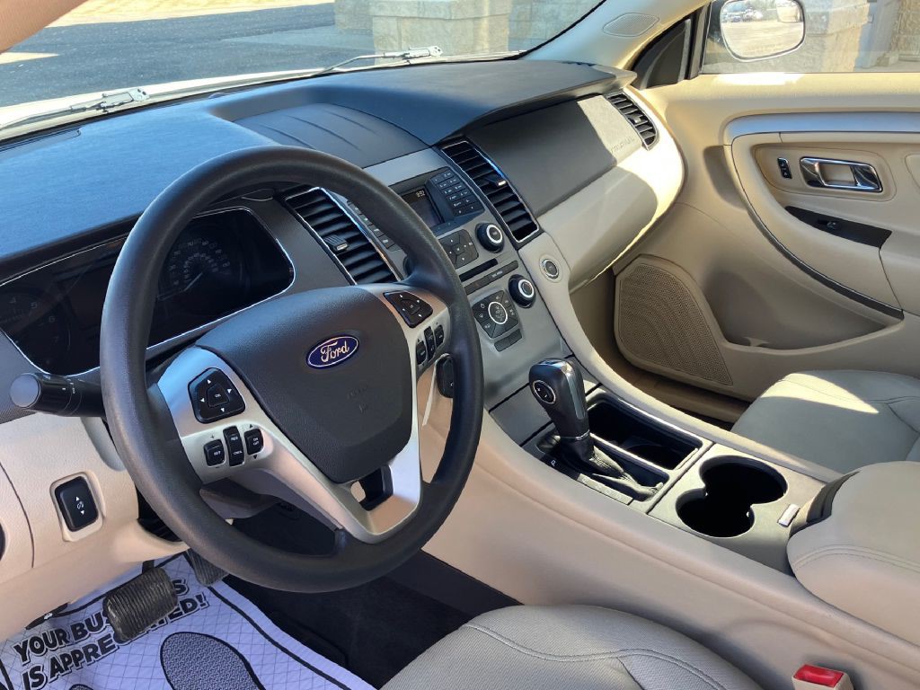 2015 Ford Taurus Image 7