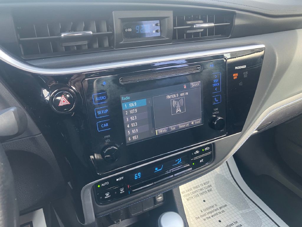 2017 Toyota Corolla Image 9
