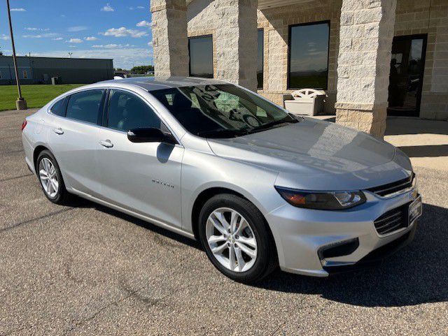 2017 Chevrolet Malibu Image 1