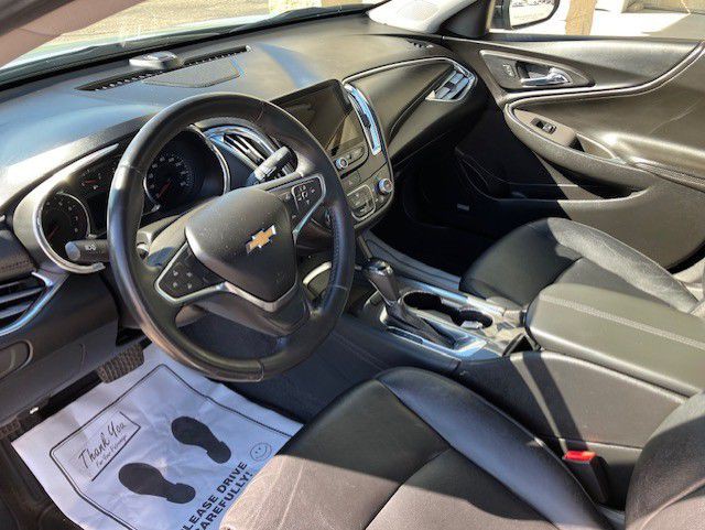 2017 Chevrolet Malibu Image 8