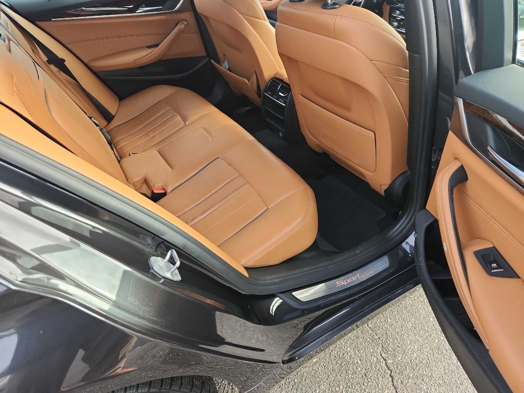 2018 BMW 5 Series Image 25