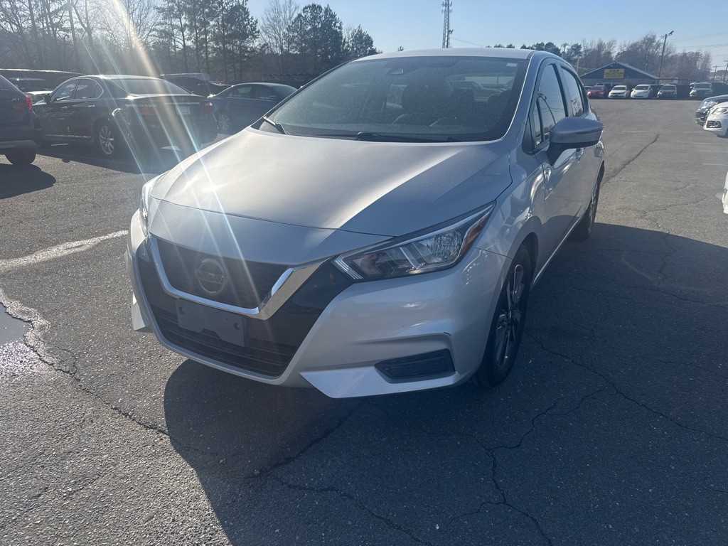2021 Nissan Versa Image 3
