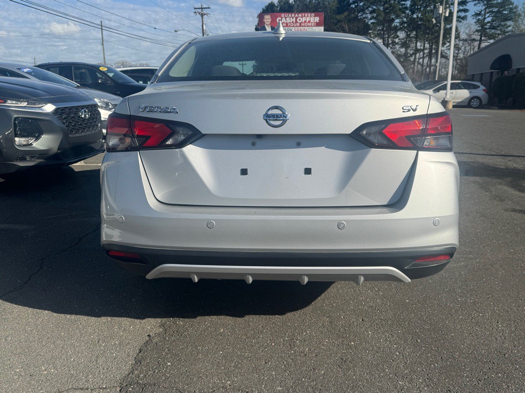 2021 Nissan Versa Image 4