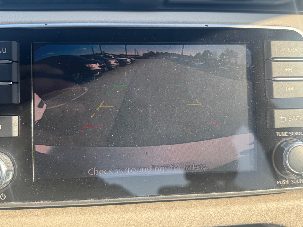 2021 Nissan Versa Image 12