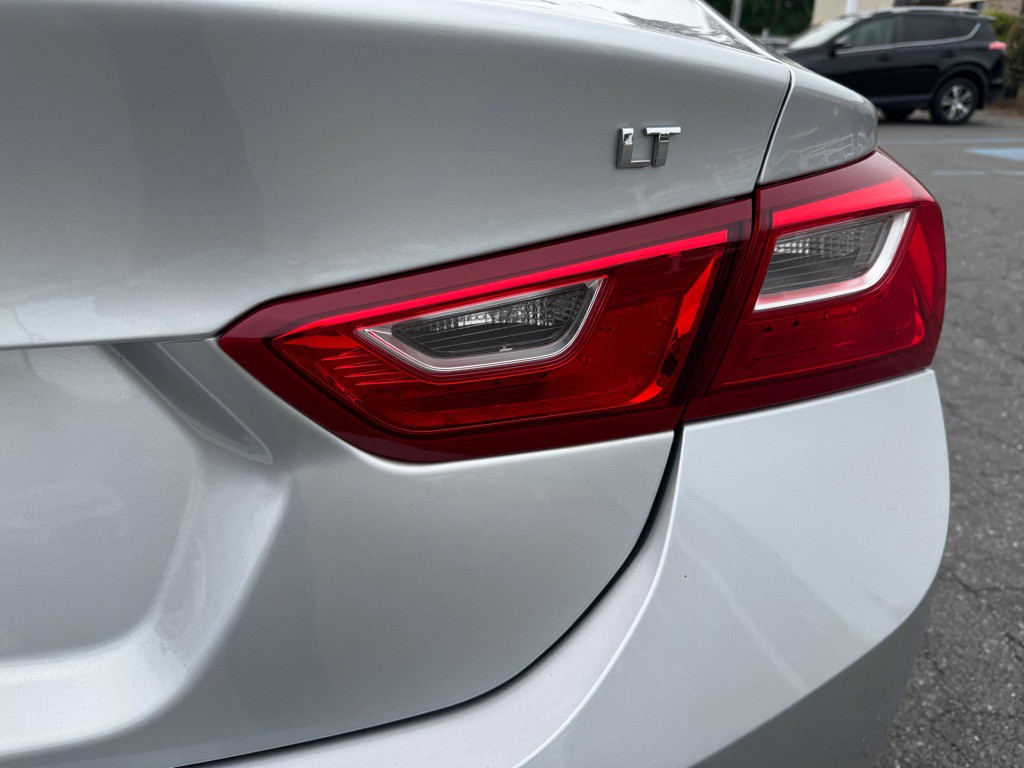 2018 Chevrolet Malibu Image 8