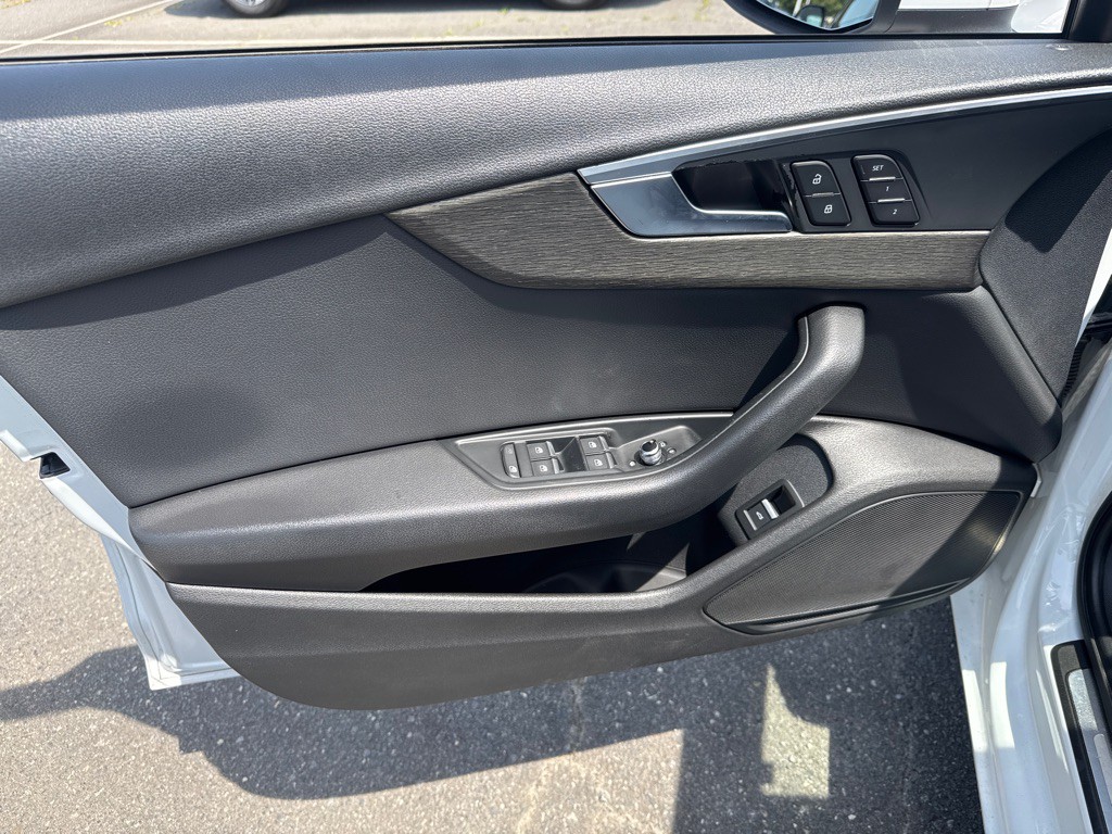 2017 Audi A4 Image 8