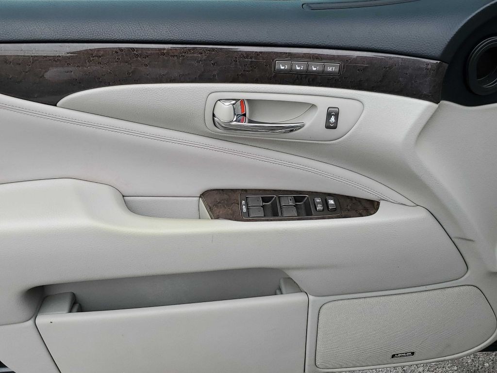 2008 Lexus LS Image 10