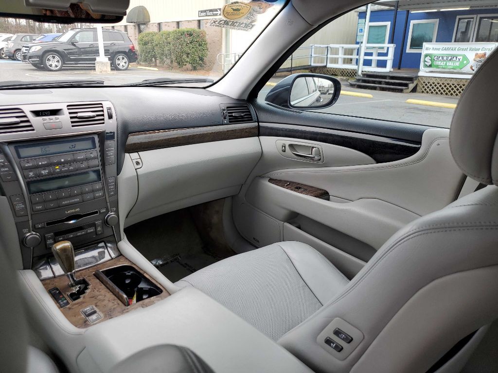 2008 Lexus LS Image 18