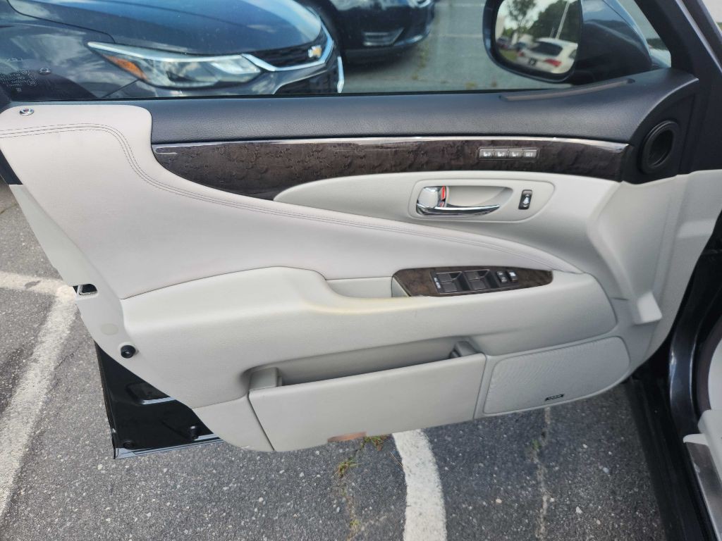 2008 Lexus LS Image 31
