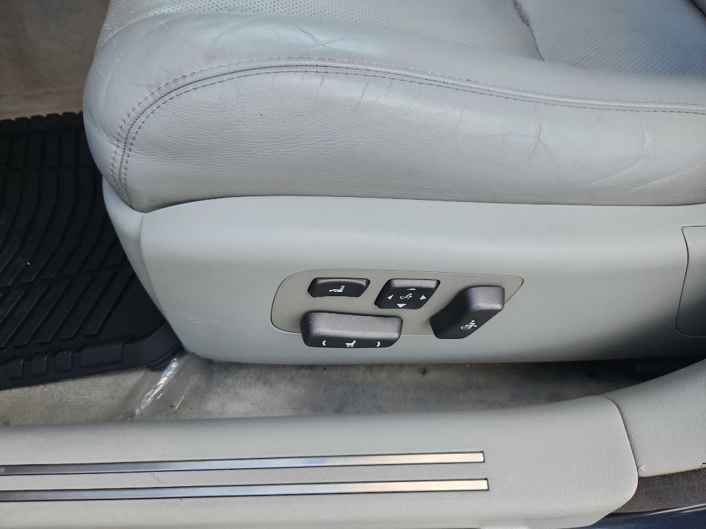 2008 Lexus LS Image 32