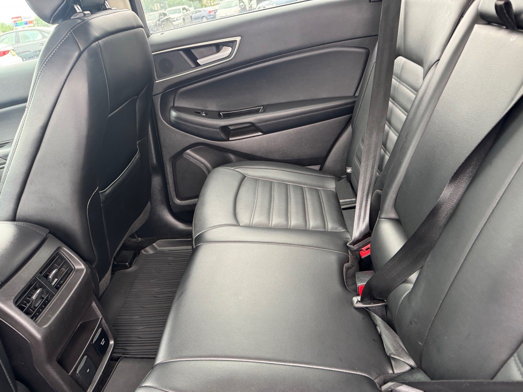 2018 Ford Edge Image 16