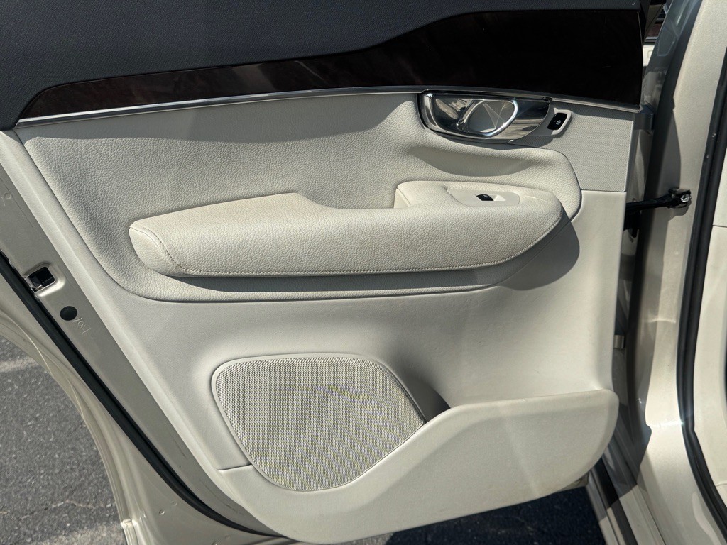 2016 Volvo XC90 Image 9