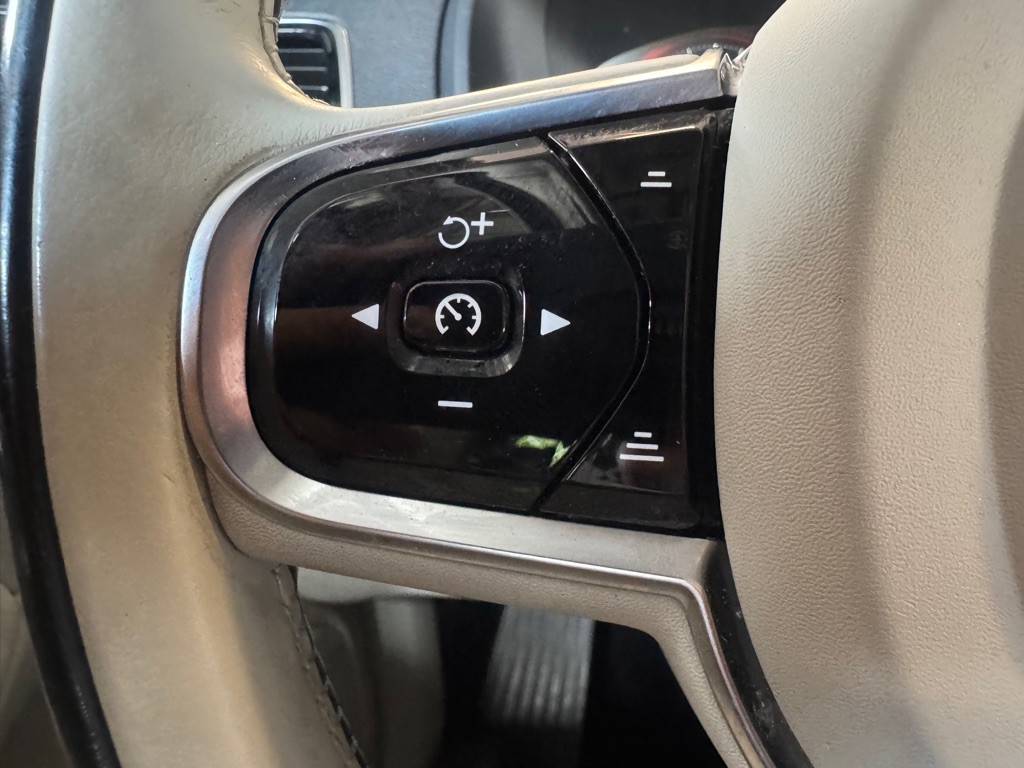2016 Volvo XC90 Image 11