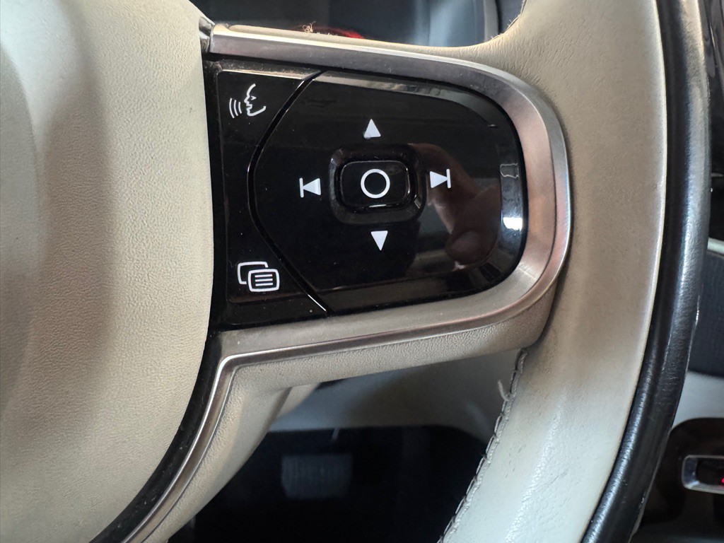 2016 Volvo XC90 Image 12
