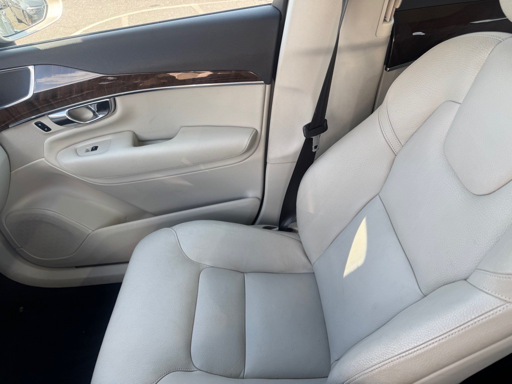 2016 Volvo XC90 Image 25
