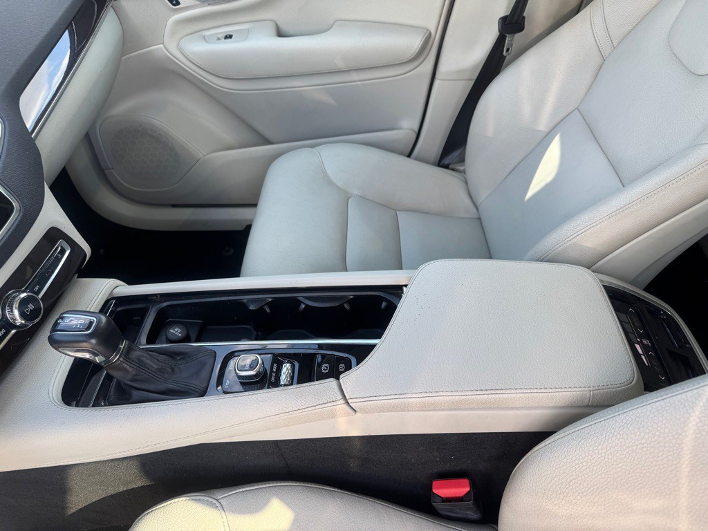 2016 Volvo XC90 Image 33