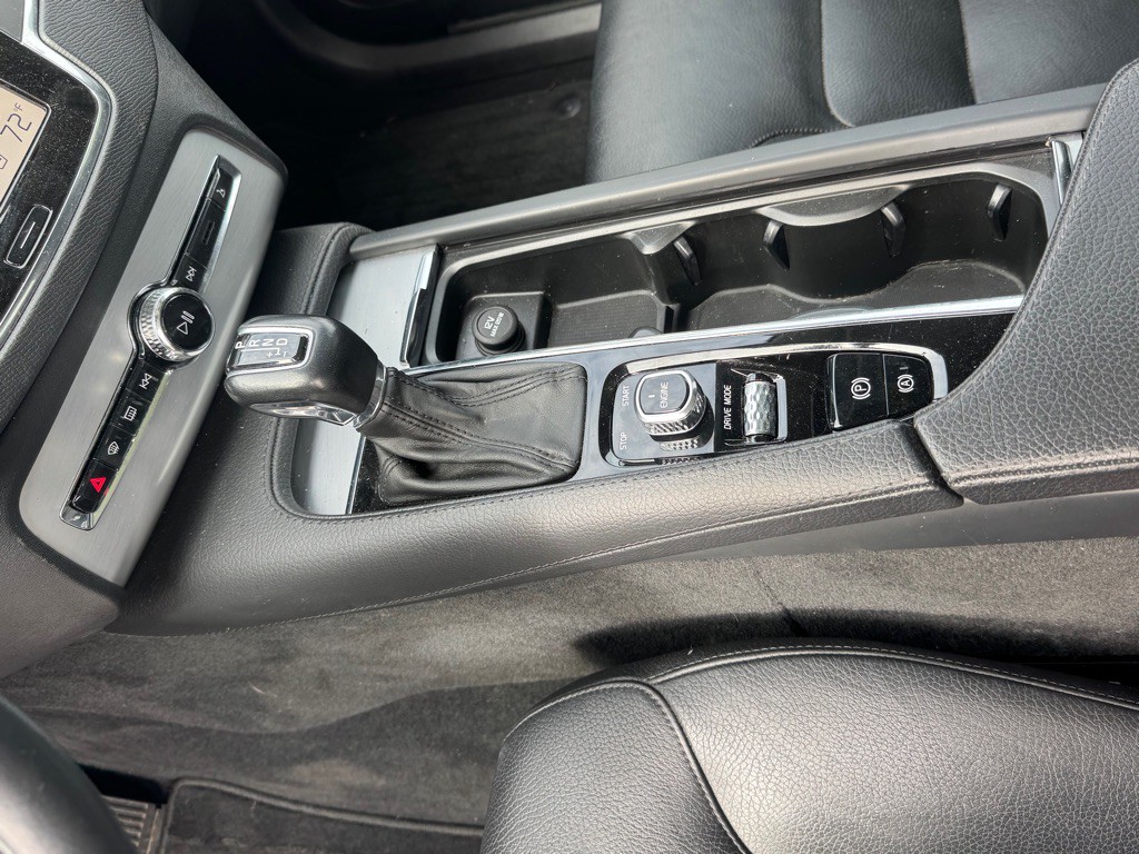 2016 Volvo XC90 Image 12