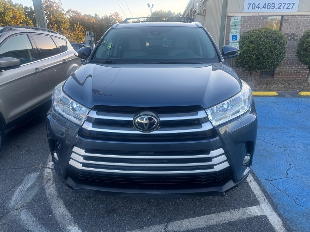 2018 Toyota Highlander Image 2