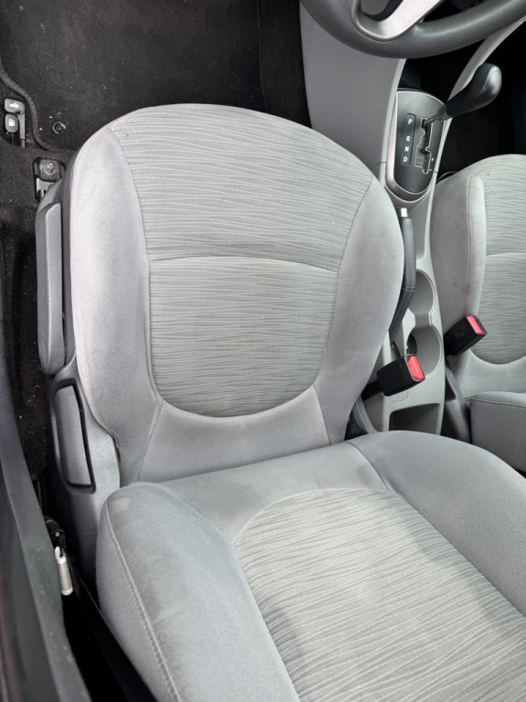 2017 Hyundai Accent Image 6