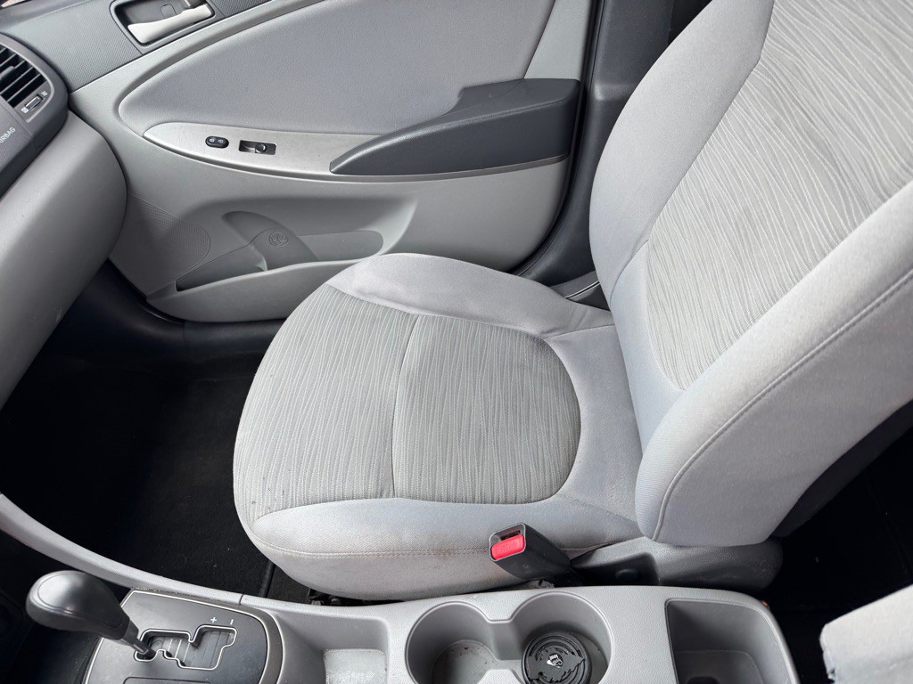 2017 Hyundai Accent Image 9