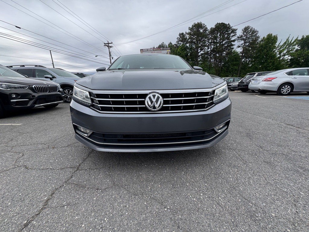 2018 Volkswagen Passat Image 2