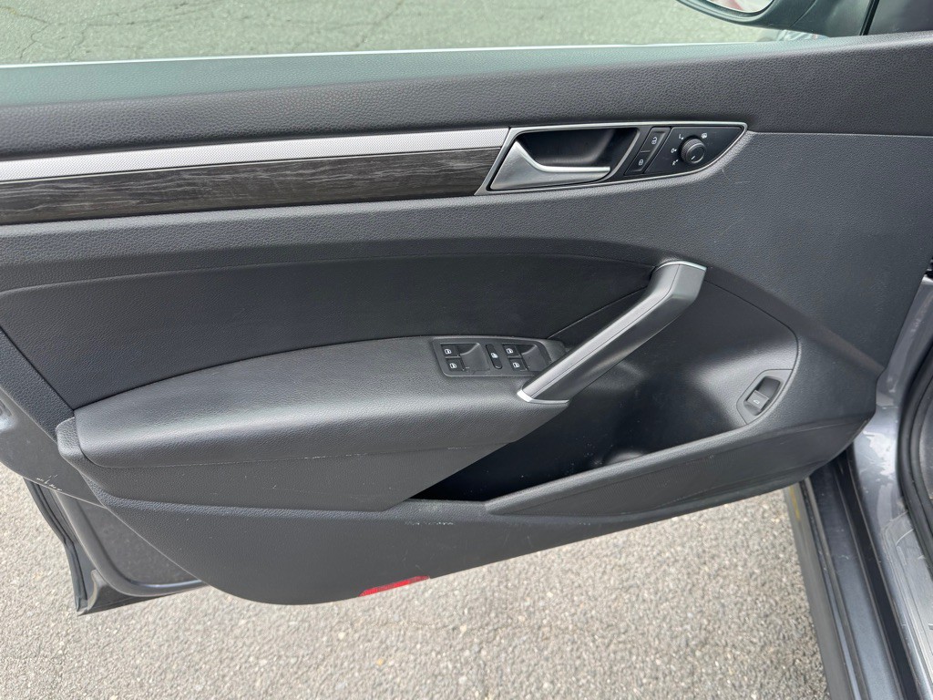 2018 Volkswagen Passat Image 9