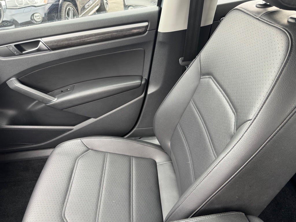 2018 Volkswagen Passat Image 11