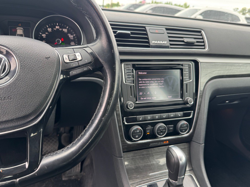 2018 Volkswagen Passat Image 13