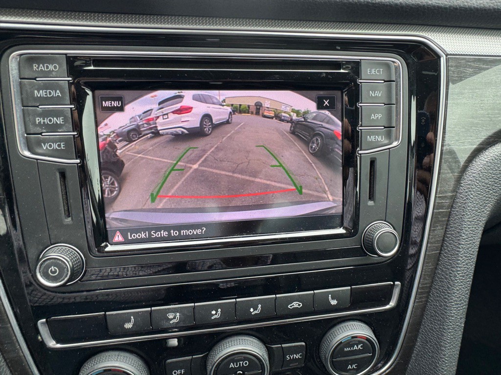2018 Volkswagen Passat Image 15