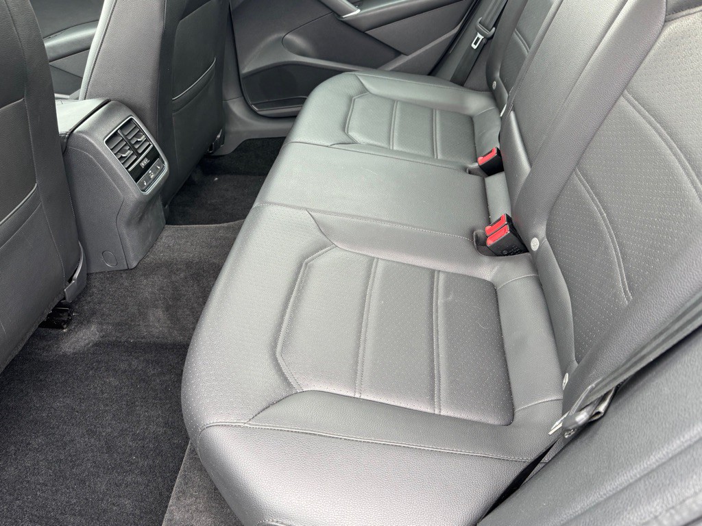 2018 Volkswagen Passat Image 20
