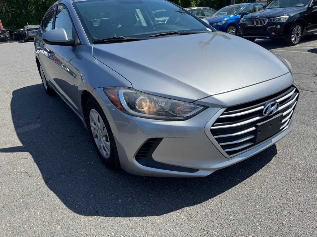 2017 Hyundai Elantra Image 3